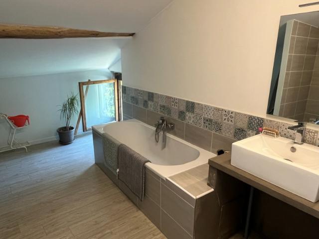 Maison de village 3 chambres avec fort potentiel d'agrandissement Proche de PUISSEGUIN 33