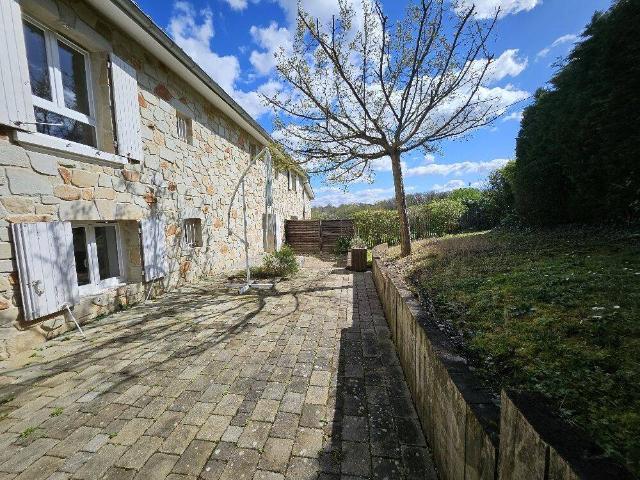 Maison de village T6 avec jardinet 69340 FRANCHEVILLE