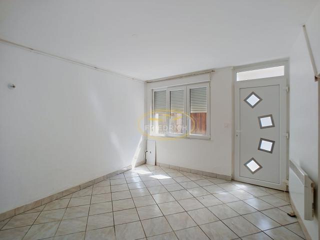 MAISON DE VILLAGE TYPE F4bis PROCHE DU CENTRE VILLE GONDRE