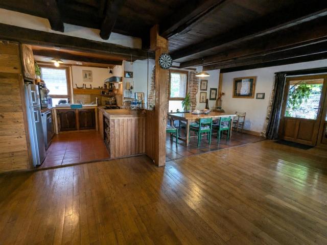 Maison de village à Calvignac en position dominante au coeur. 100m² Calvignac