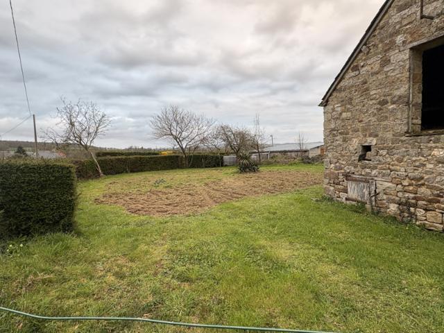 Maison de village à fort potentiel avec dépendances et jardi