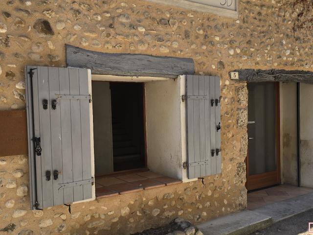 Maison de village à fort potentiel de 57 m² Ancienne boulangerie Allemagne en Provence
