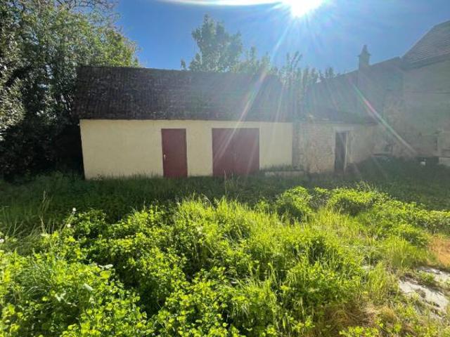Maison de village à fort potentiel 133 m² + combles aménageables Proche Saint Amand Montrond