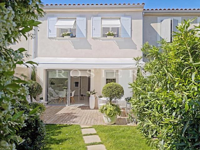 Maison de village à Lagnes avec très beau jardin 90m² Lagnes