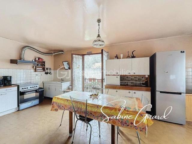 Maison de village à rénover 168m2 CLAIX