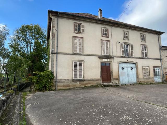 Maison de village à rénover 316m2