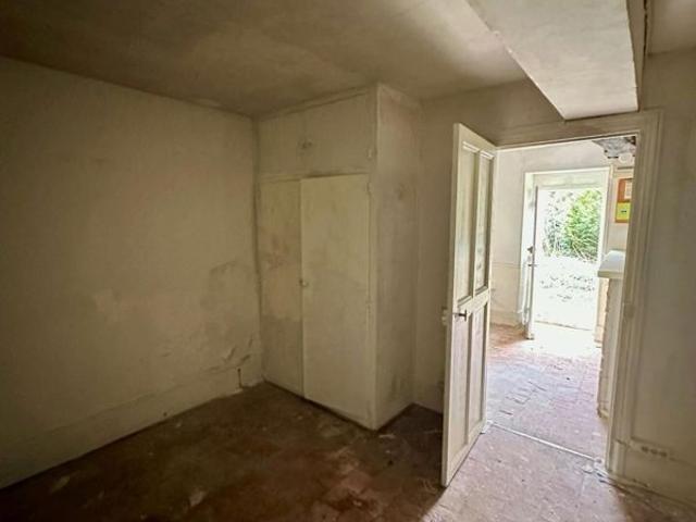 Maison de village à rénover avec grange attenante