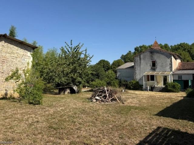Maison de Village A Rénover Sur 1683m² 169m² Saint Sulpice de Ruffec