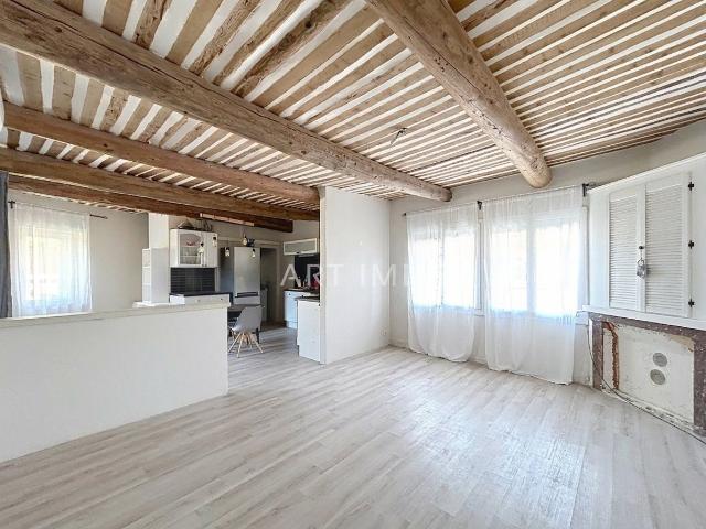 Maison De Village A Vendre A Maubec 79m² Maubec