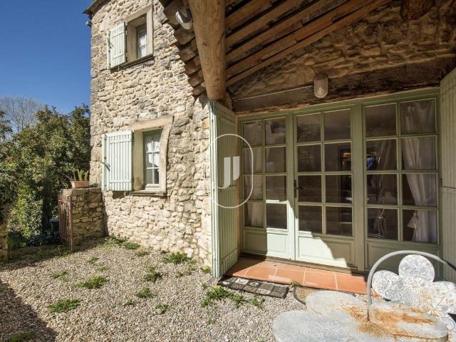Maison de village à vendre à Saignon avec cour et jardin 100m² Saignon