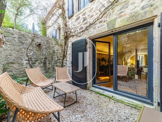 Maison de village atypique en pierre à vendre à 20 mn d’Uzès 224m² Fons Sur Lussan