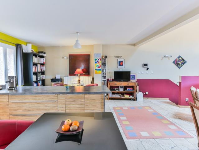Maison de village avec atelier et terrasse au cœur de Collias