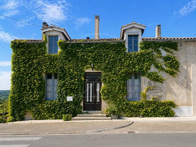 Maison de village avec beau potentiel d'aménagement 394m² Duras