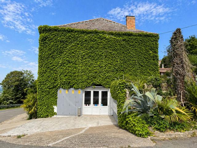 Maison de village avec beau potentiel d'aménagement 394m² Duras