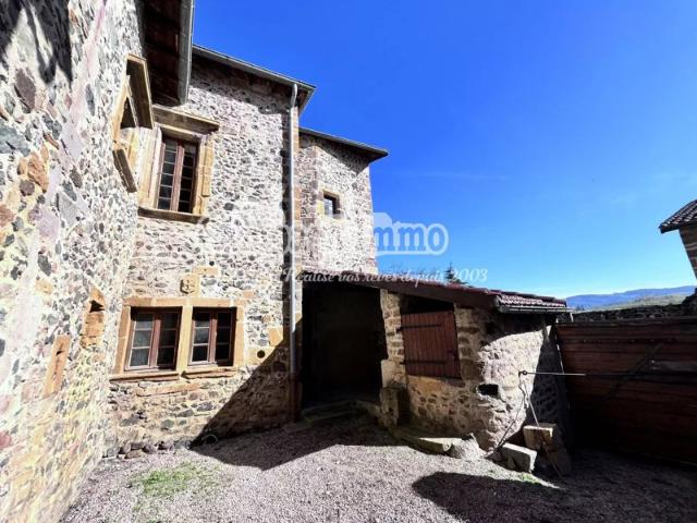 Maison de village avec cour