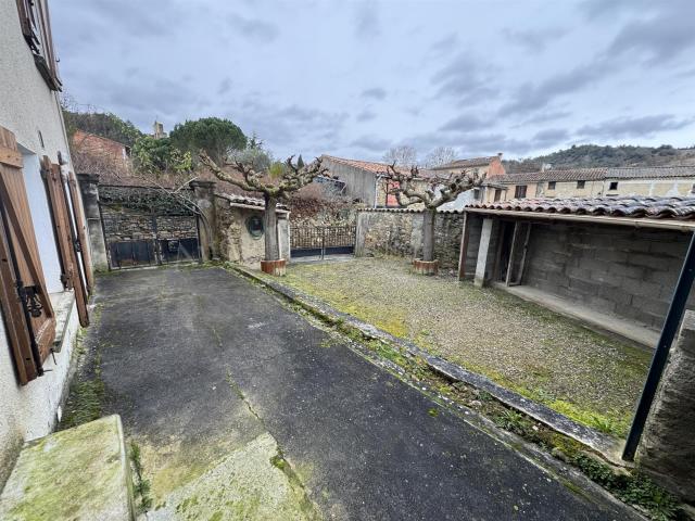Maison de village avec cour et atelier 105m² Limoux