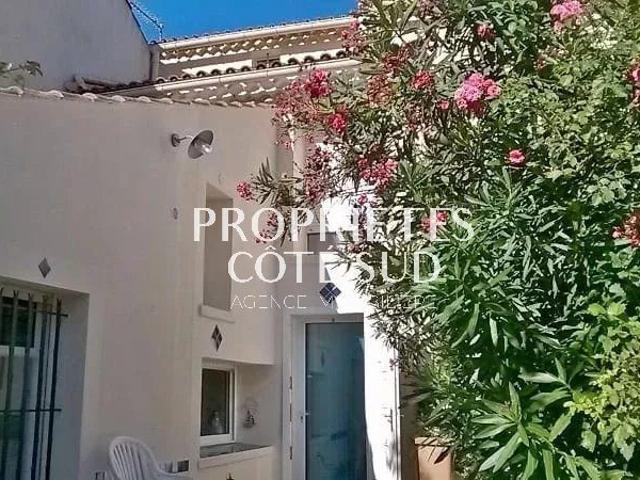 Maison de village avec cour et piscine – Montfaucon 95m² Montfaucon