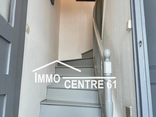 Maison de village avec dépendance et jardin non attenants