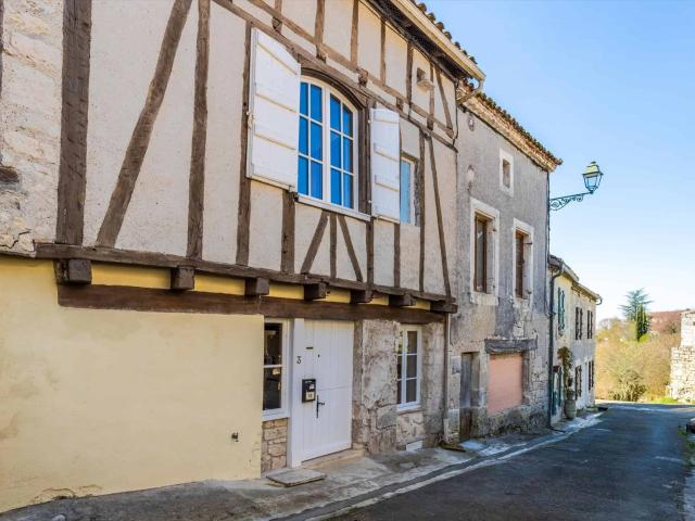 Maison de village avec dépendance et jardin 108m² Beauville