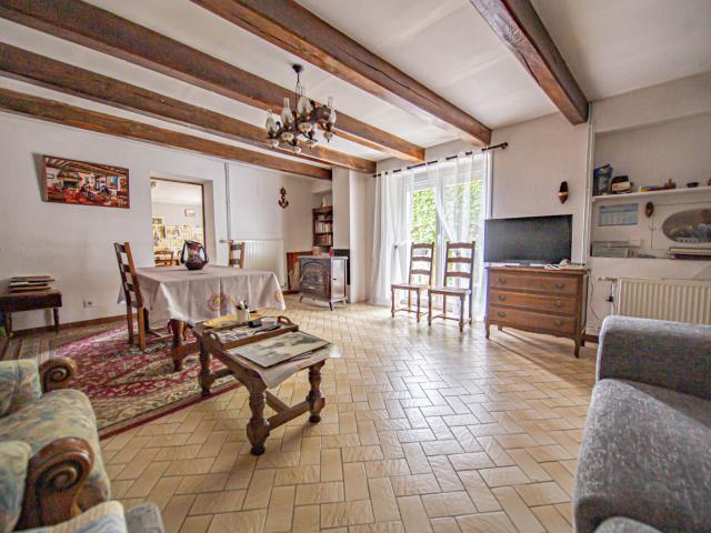 Maison de village avec dépendances et jardin