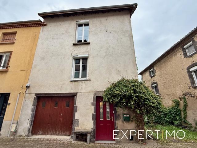 MAISON DE VILLAGE AVEC DÉPENDANCES 200 M2 À RÉNOVER DALLET