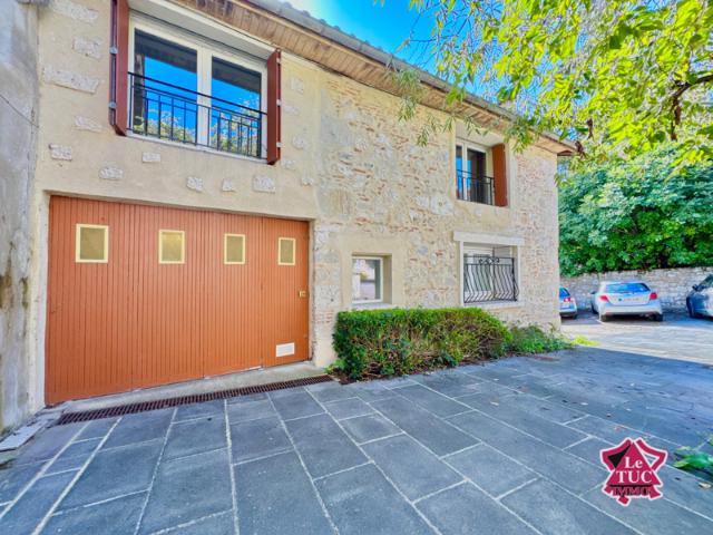 Maison de village avec garage et jardin