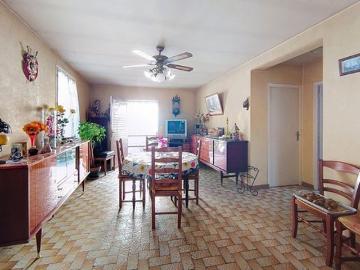 MAISON DE VILLAGE AVEC GARAGE ET PETIT EXTERIEUR