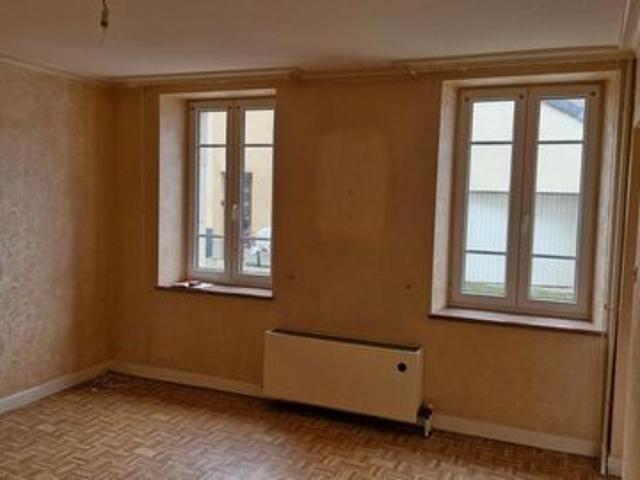 Maison de village avec garage sur terrain à 150m