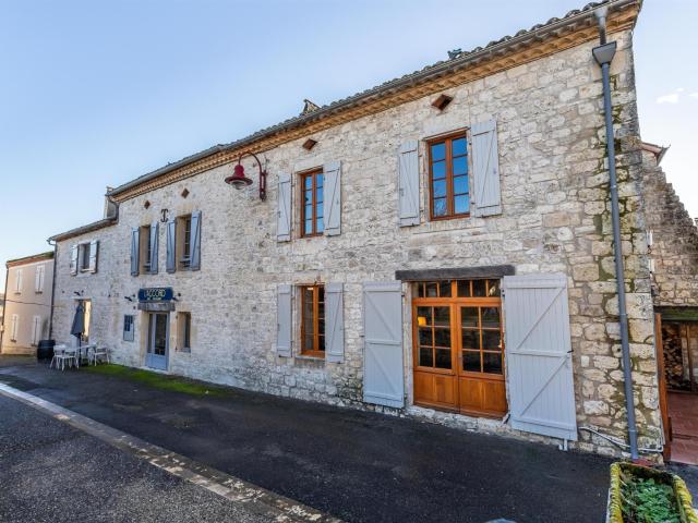 Maison de village avec jardin 227m² Lacour