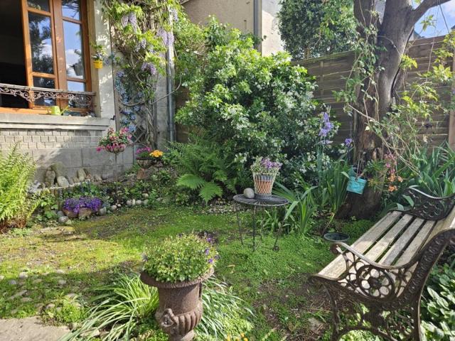 MAISON DE VILLAGE AVEC JARDIN