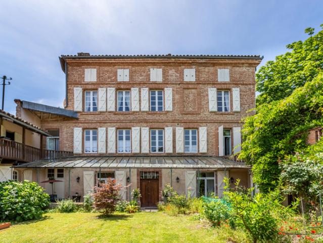 Maison de village avec jardin et garage Maison de ville trad