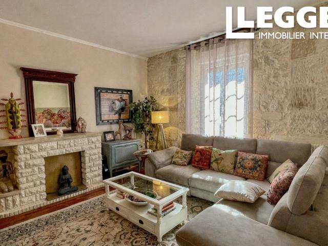 Maison de village avec jardin et garage, située dans le magnifique village médiéval de Lauzun