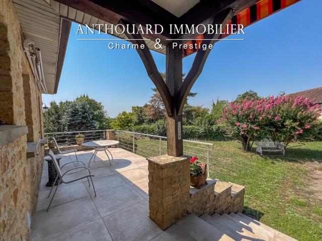 Maison de village avec jardin, jolie vue 240m² Belvès