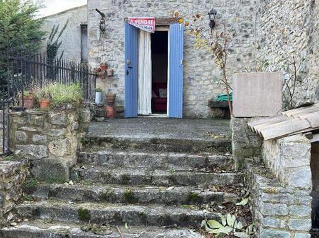 Maison de village avec jardinet et parking Saint Trinit