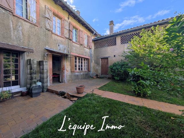 Maison de village avec local commercial à rénover