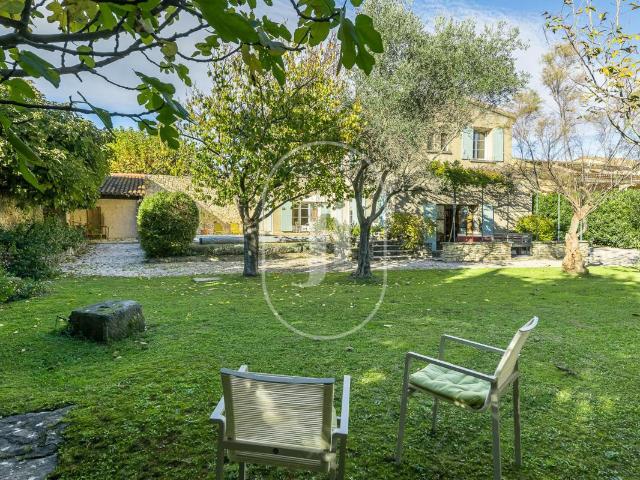Maison de village avec piscine à vendre proche L’Isle sur la. 177m² Le thor