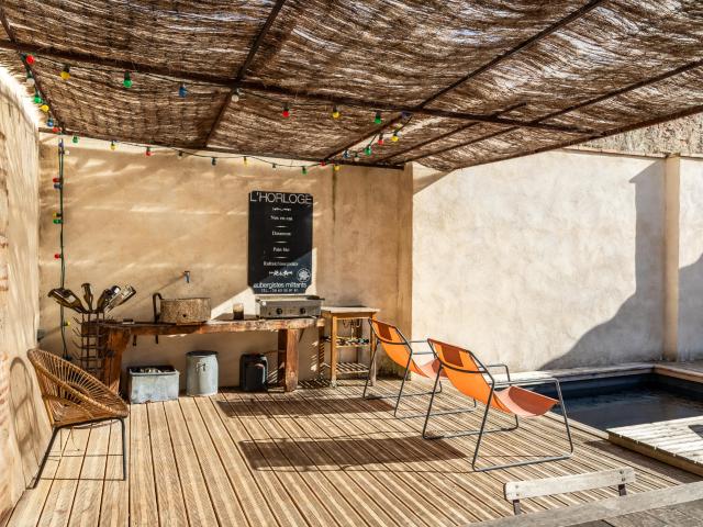 Maison de village avec piscine et garage