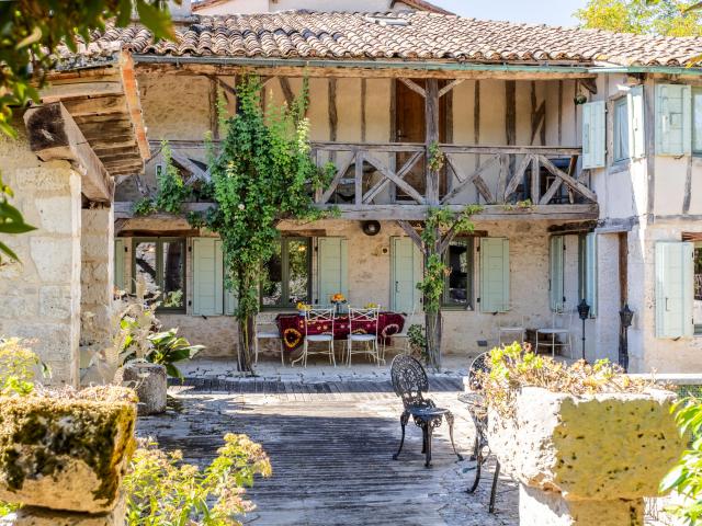 Maison de village avec piscine et jardin