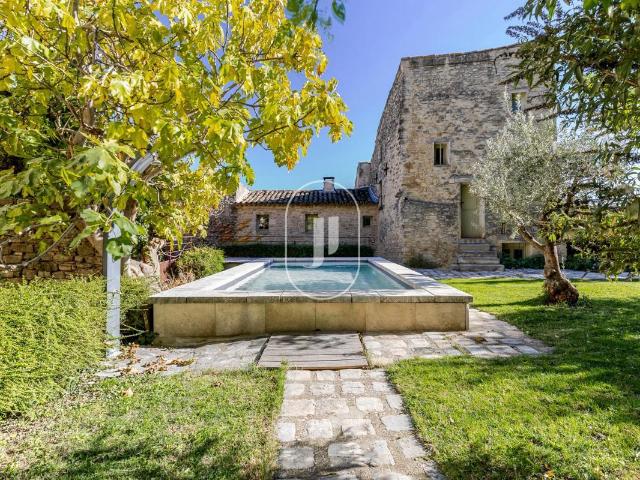 Maison de village avec piscine et studio indépendant 335m² Saint Martin de Castillon