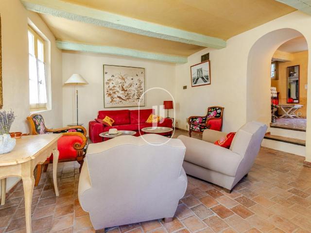 Maison de village avec piscine et studio indépendant 335m² Saint Martin de Castillon