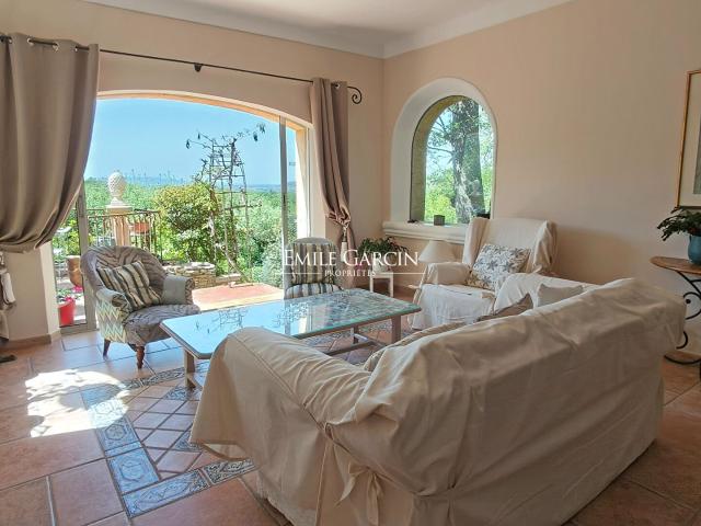 Maison de village avec piscine et vue panoramique 240m² Robion