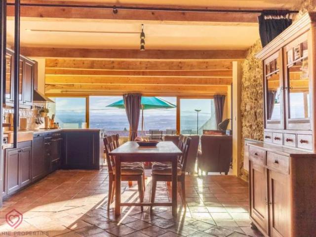 Maison de village avec superbe vue sur les Pyrénées