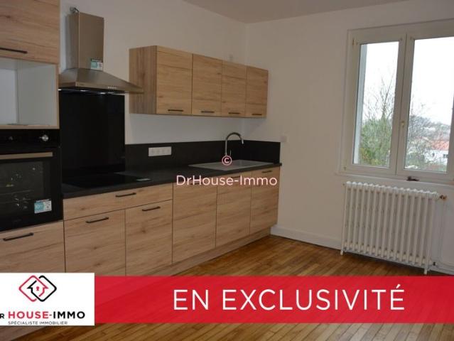 maison en pierre dont la rénovation intérieure vient d'être achevée