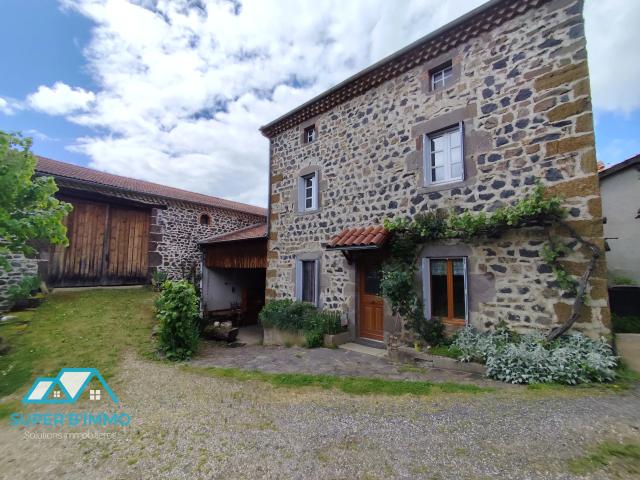 Maison de village avec terrain et dépendances
