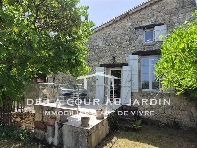 Maison de village avec terrasse et jardinet ! 177m² Beauville