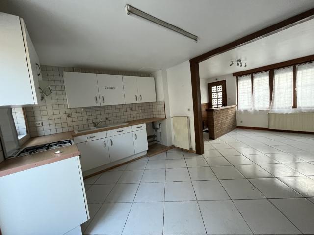 Maison de village avec terrasse, grand garage et potentiel d’extension
