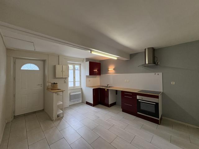 MAISON DE VILLAGE AVEC TERRASSE? JARDINET ET REMISE A 15 KMS DE CASTELNAUDARY
