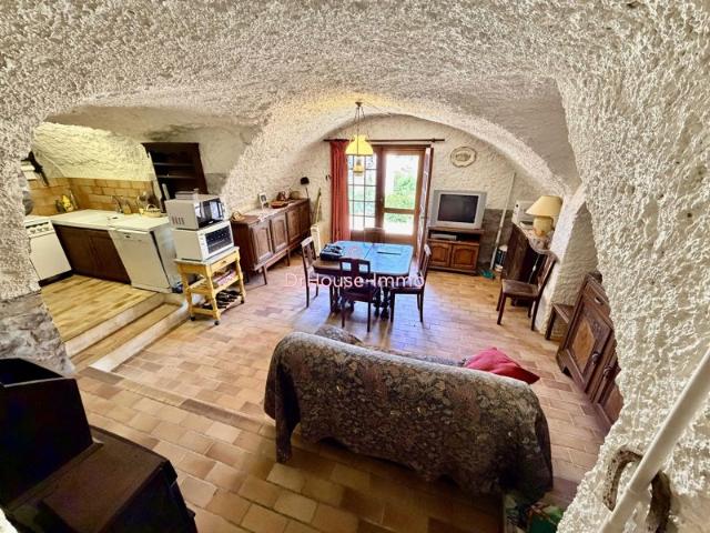 Maison de village avec terrasse, véranda et grand garage – Buis les Baronnies
