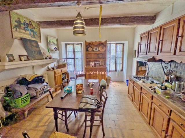 Maison de village avec terrasse, véranda et grand garage – Buis les Baronnies