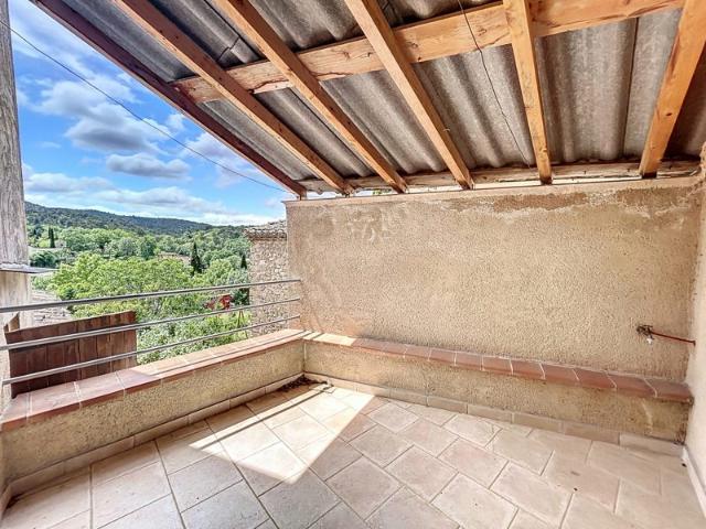 MAISON DE VILLAGE AVEC TERRASSE